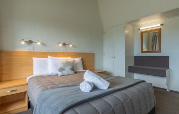 One-Bedroom (Sleeps 3)