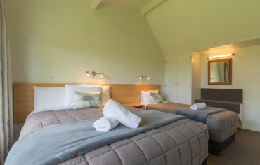 One-Bedroom (Sleeps 4)