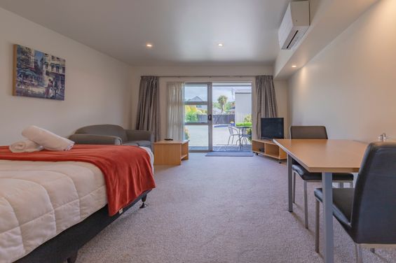 Deluxe%20and%20kitchens%209%207%206%20cords%20removed%20 13